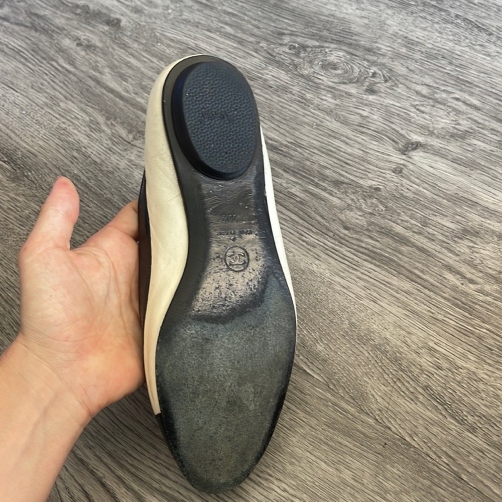 CHANEL SINGLE LEATHER FLAT - Picture 4 of 5